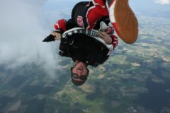 Freifall mit Luftgitarre