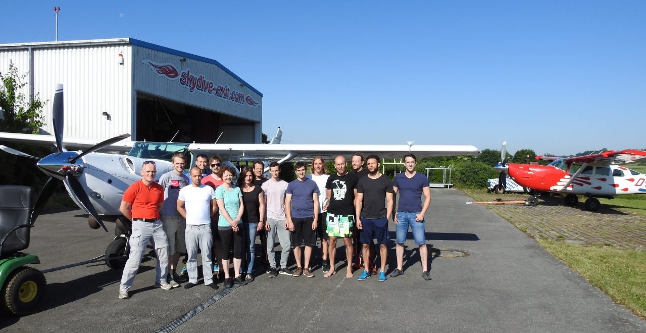 Das Team von Skydive Exit – Fallschirmspringer in Eggenfelden